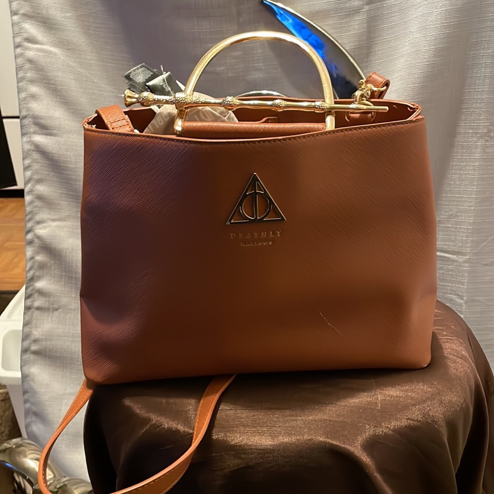 Loungefly   Harry Potter Elder Wand Hand shoulder bag brown.BRAND NEW
